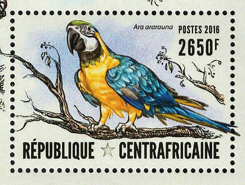 Parrots Stamp Ara Macao Ara Ararauna Birds S/S MNH #6304 / Bl.1482