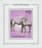 Horses White Mustangs Mini Sov. Sheet MNH